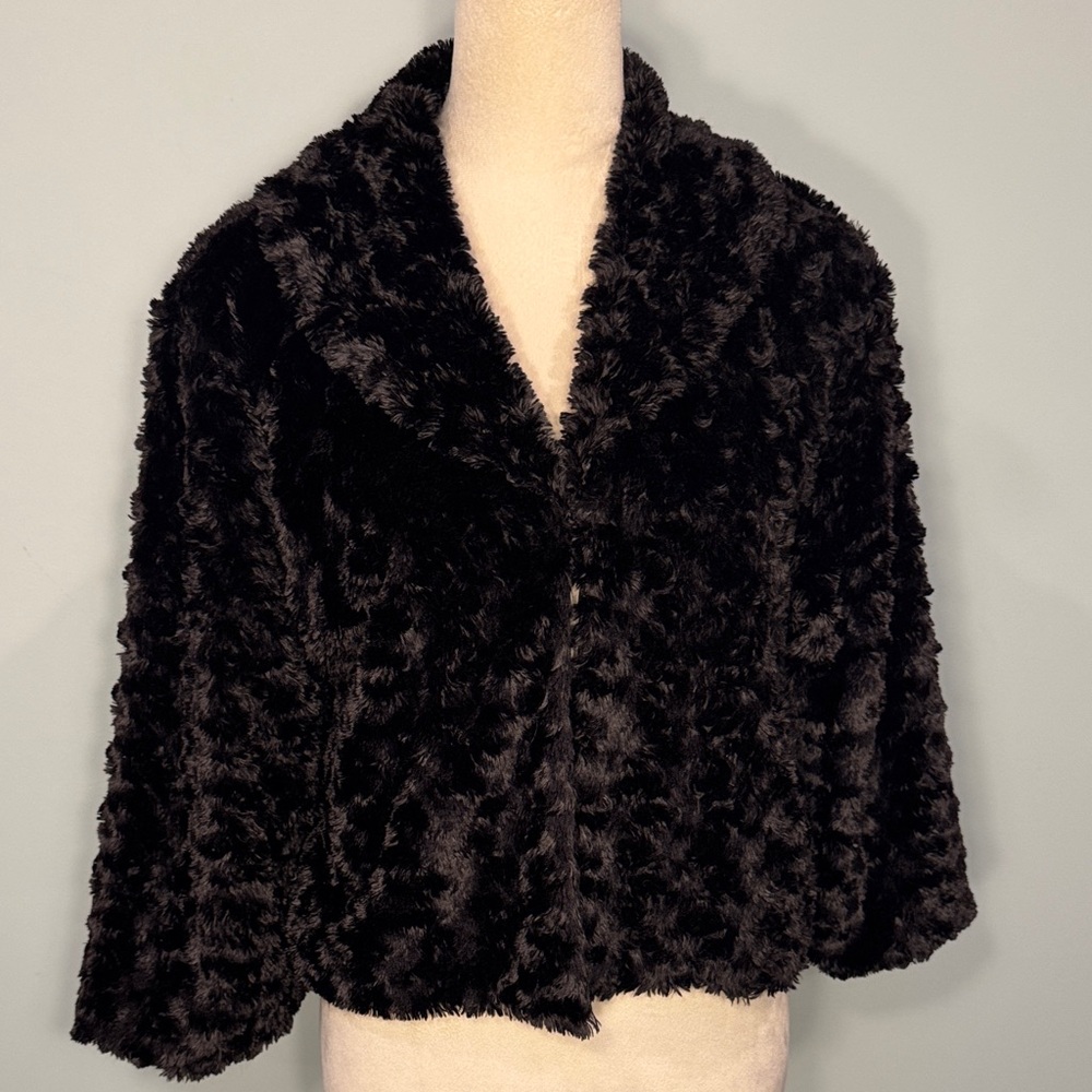 Cejon Black faux fur cropped Jacket Size M